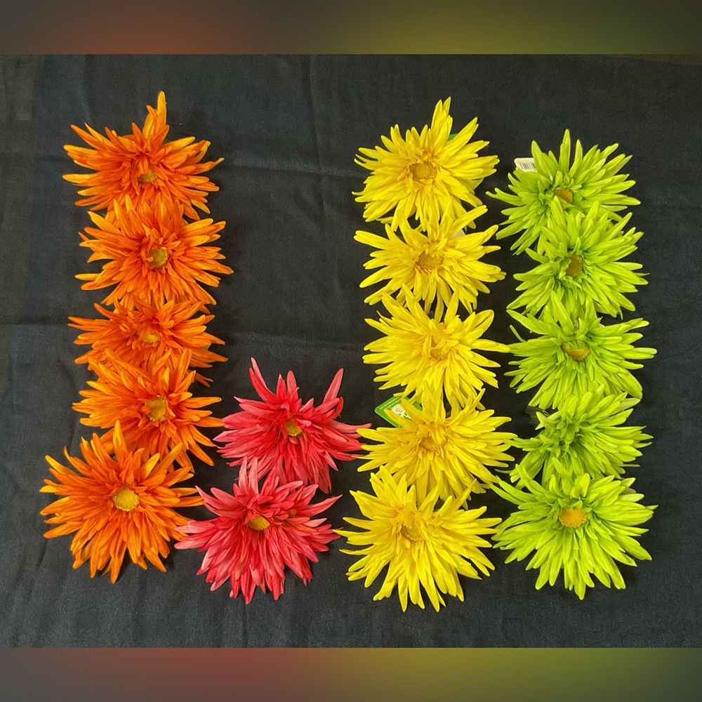 NWT LOT OF 17 CLIP ON 6” FLOWERS
